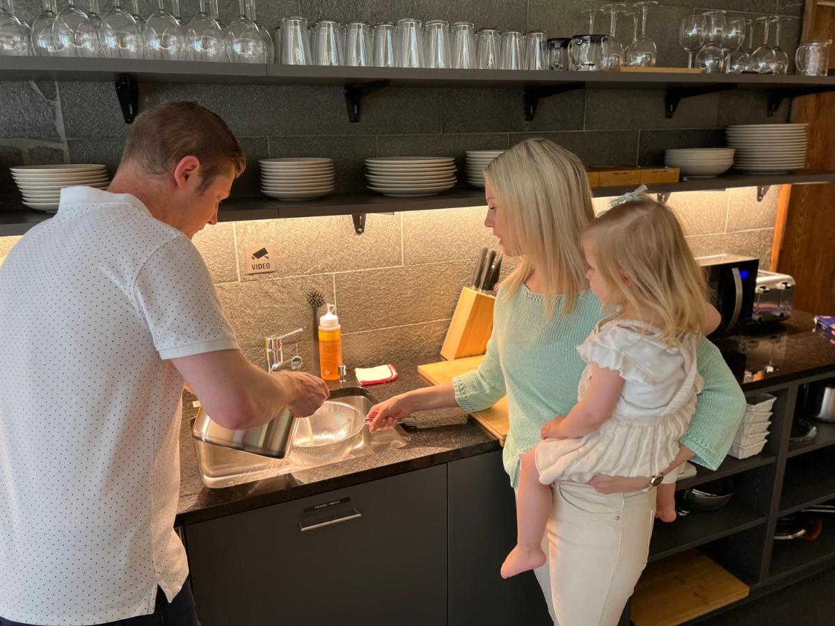 Spannort Family Home With Common Kitchen And Self Check-In เอนเกลเบิร์ก ภายนอก รูปภาพ